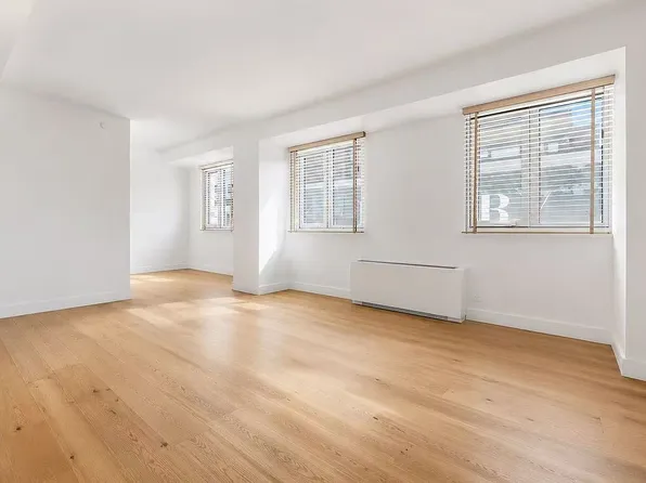 24-16 Queens Plz S #9D, Long Island City, NY 11101
