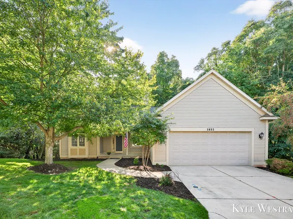 1853 Trillium Cir NW, Grand Rapids, MI 49504
