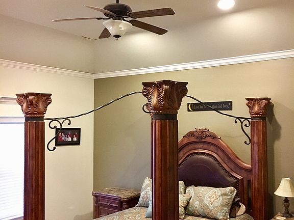 MBR has large walk-in closet