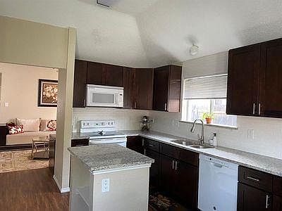 5th image of 6001 Cypress Dr