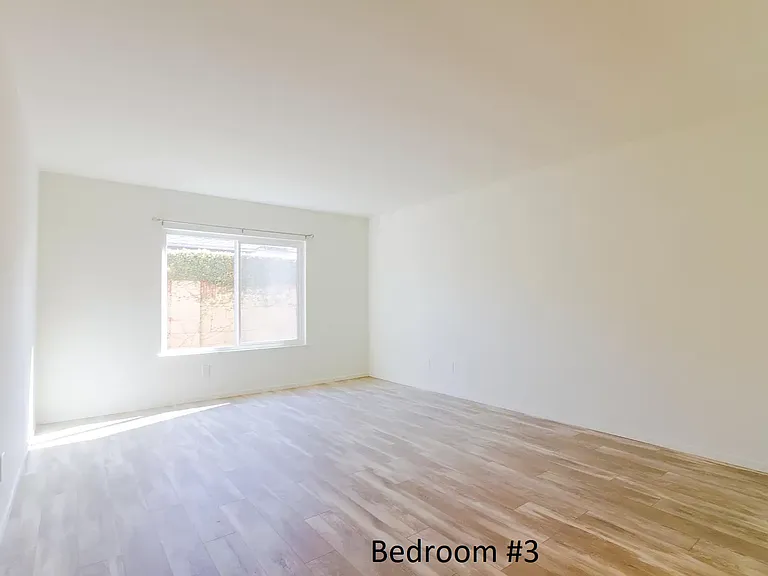 966 Goldenrod Dr — Photo 10
