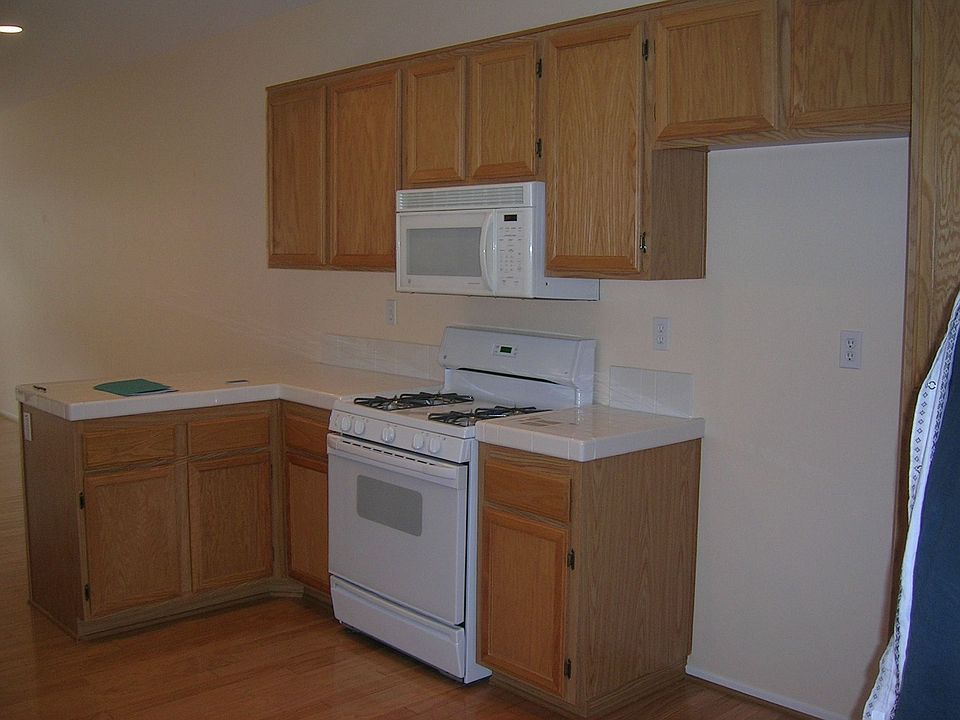 Kitchen oven and range