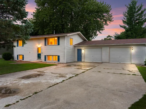 865 School St, Stanhope, IA 50246