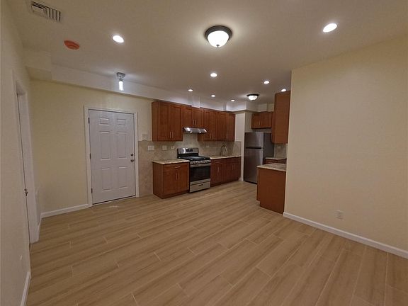 2nd image of 732 Revere Ave APT 1