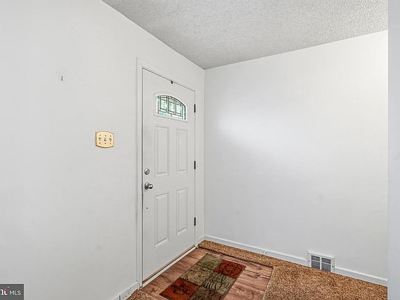 5th image of 9711 Dedaker St