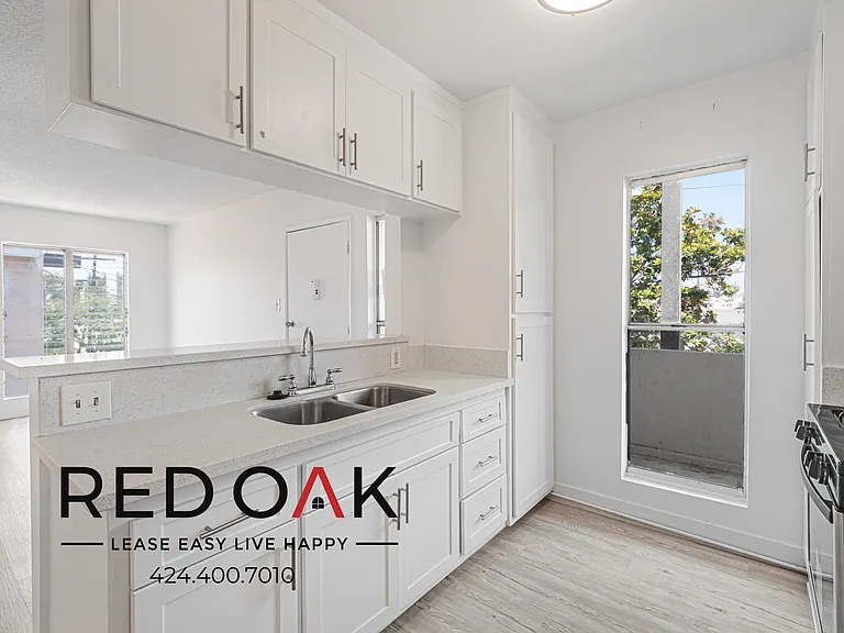 700 Glenway Dr #7 — Photo 6