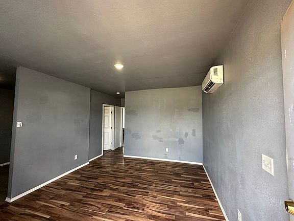 2nd image of 707 N Mirror St #D