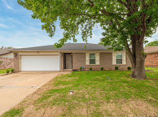 4201 Gentle Springs Dr, Arlington, TX 76001