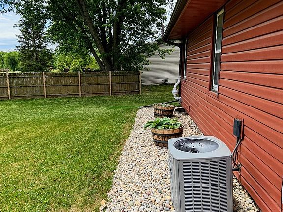 5th image of 14521 Leo Ln