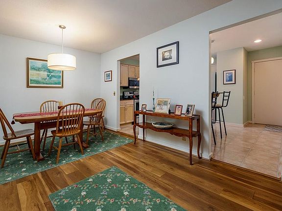 5th image of 26 Pleasant Street #25