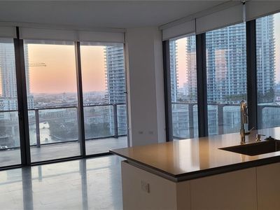 68 SE 6th St #1012, Miami, FL, 33130