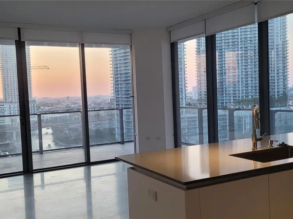 68 SE 6th St #1012, Miami, FL 33130