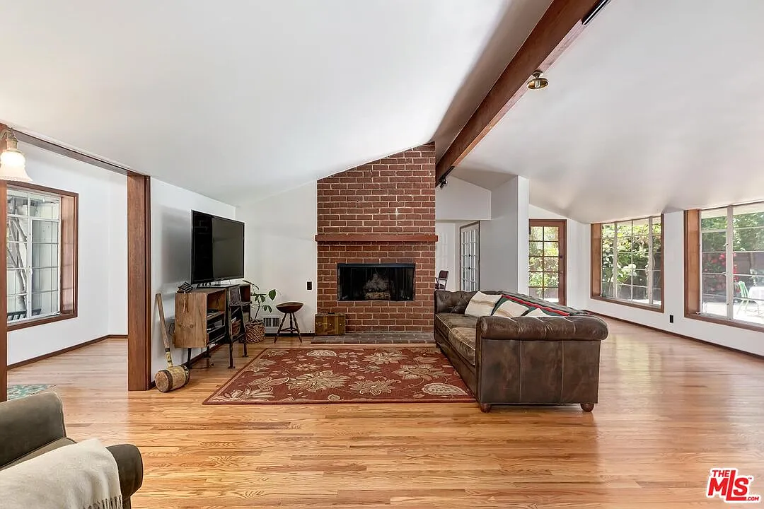 5 bed, 5.0 bath, 3864 sqft, $13,500 — Photo 4