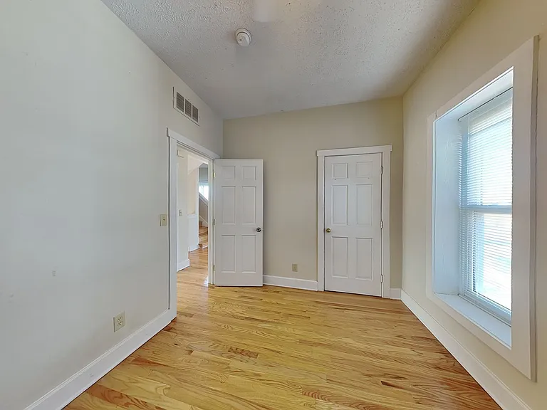 1394 Indianola Ave — Photo 8