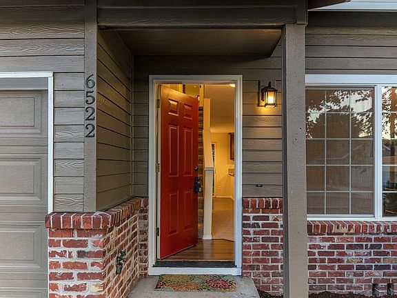 2nd image of 6522 SE Ariel St