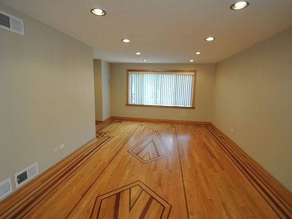 3rd image of 4329 N Moody Ave