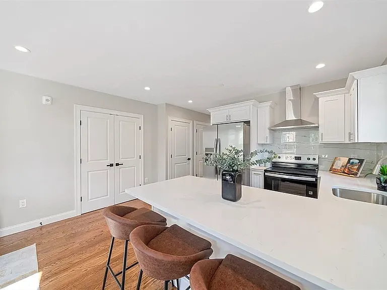 52 Bellevue St #2 — Photo 6