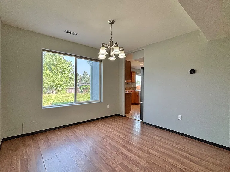 905 E Spence St — Photo 6