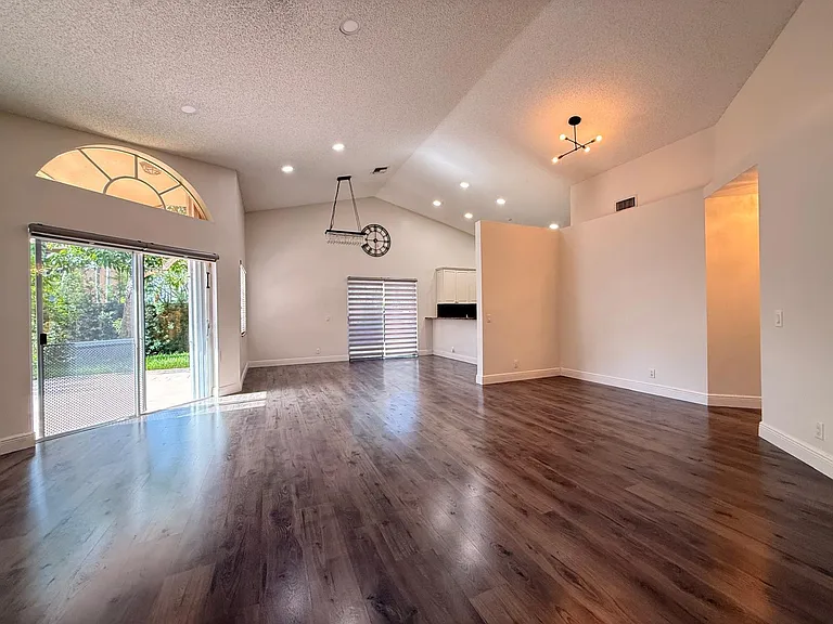 11042 Topeka Pl — Photo 13