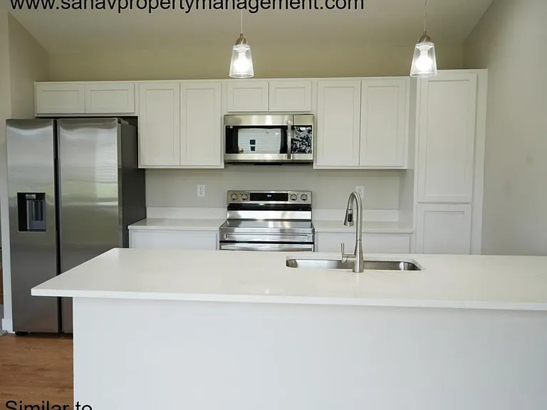 690 SE Mesa Dr — Photo 11