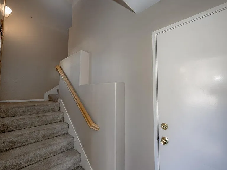 28205 Canterbury Ct — Photo 16
