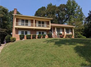 1733 Woodvalley Dr, Charlotte, NC 28216