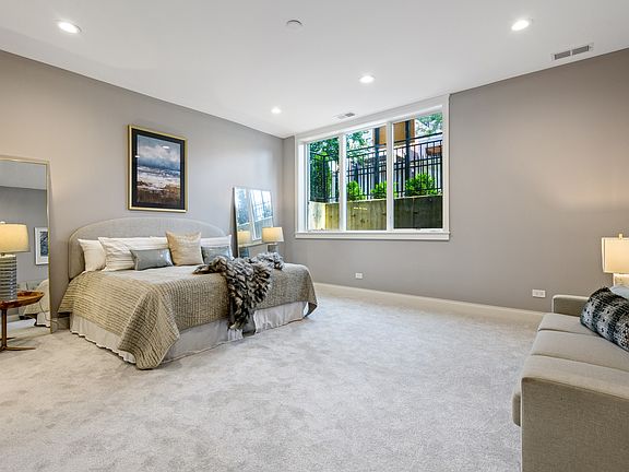 5th image of 1323 W Wrightwood Ave #2