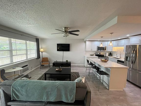 2nd image of 334 Markham O #334