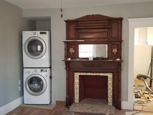 48 Riverside St #2F, Lowell, MA 01854