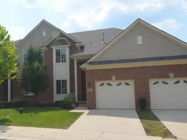 29445 Woodpark Cir, Warren, MI 48092