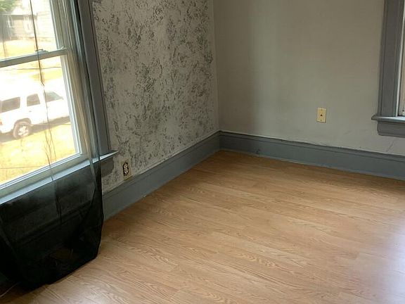 4th image of 105 Euclid Ave