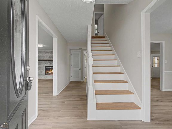 4th image of 2229 Martin Way