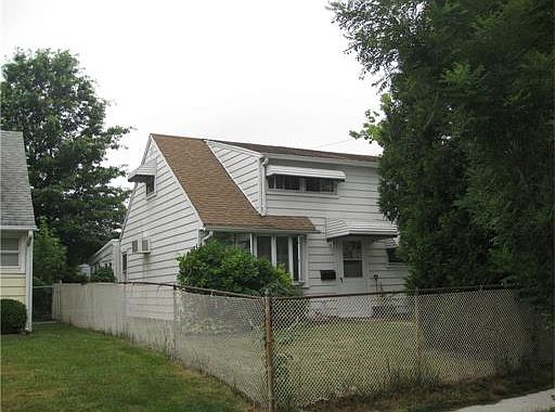 2nd image of 113 Daniel St