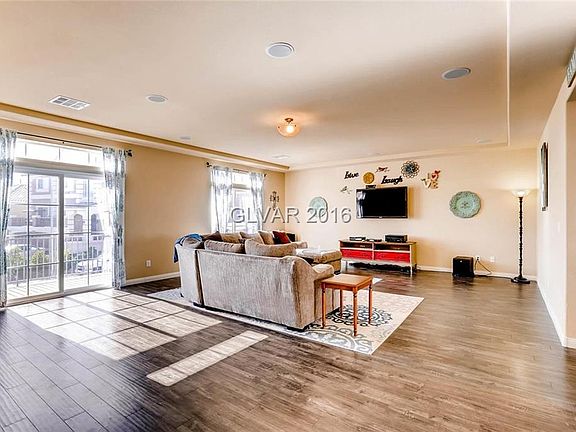 5th image of 1080 Saffex Rose Ave