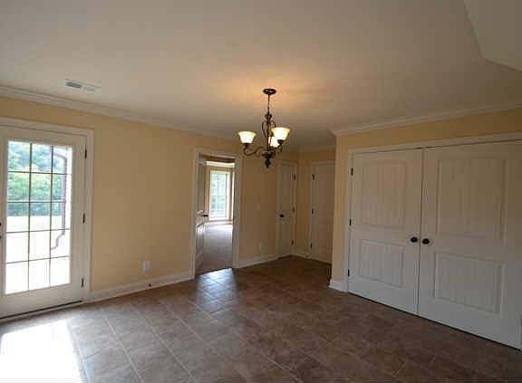 5th image of 909 Tanager Ct #101