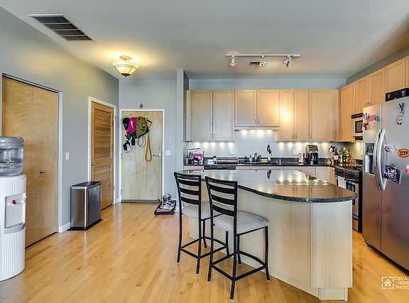 4th image of 1935 S Archer Ave APT 613