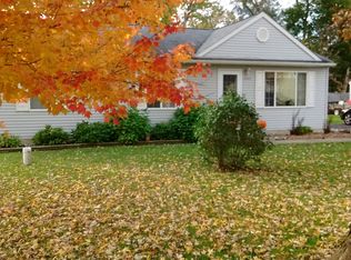 9065 Forest Dr, Whitmore Lake, MI 48189