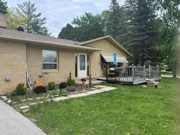 1306 Grandview AVENUE, Oconomowoc, WI 53066