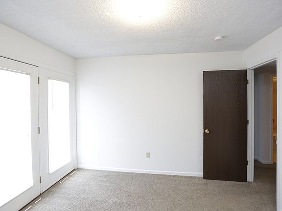 3rd image of 1301 S Old 63 APT 212