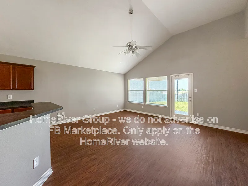 3 bed, 2.0 bath, 1626 sqft, $1,745 — Photo 4