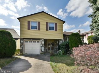 392 Woodhaven Rd, Philadelphia, PA 19116