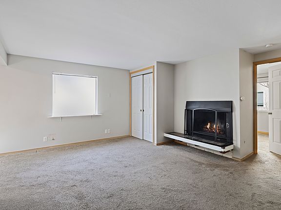 5th image of 10745 Greenwood Ave N #B