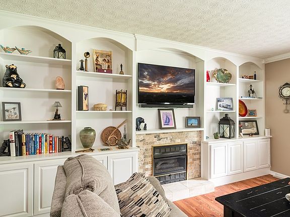 4th image of 210 Winding Ridge Trl