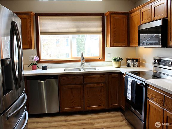 4th image of 2313 Baird Avenue