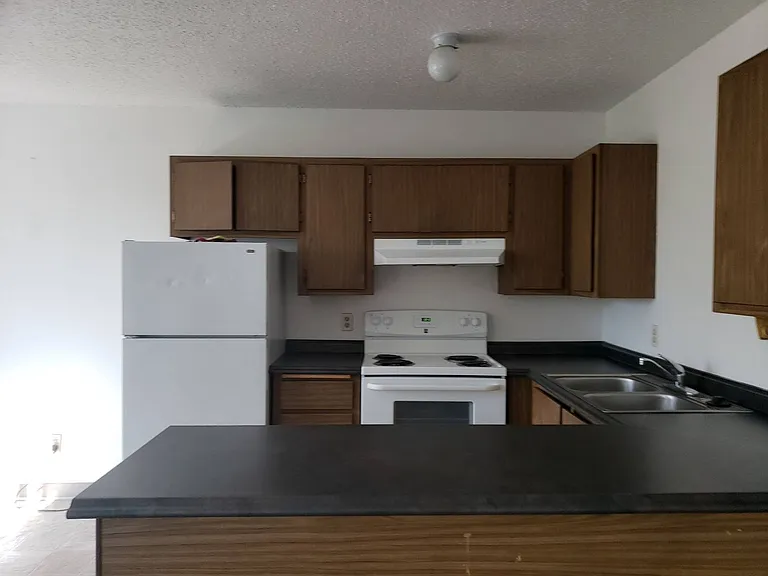 735 NE Maple St — Photo 22