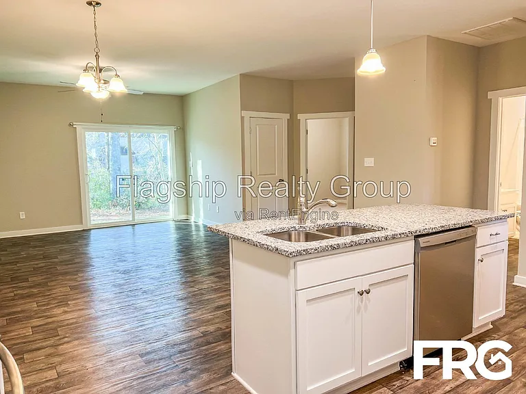1501 S Taylor St — Photo 13