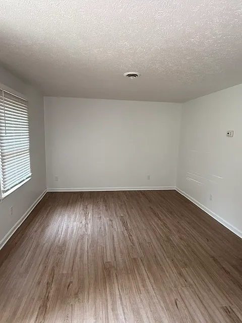 1 bed, 700 sqft, $1,400 — Photo 4