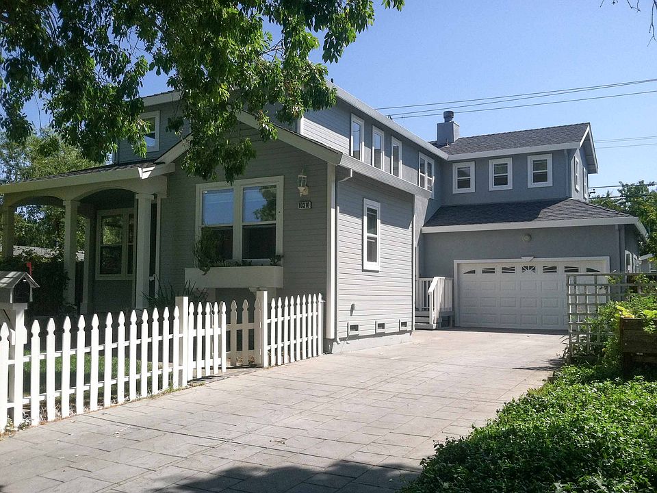 Front of house with driveway