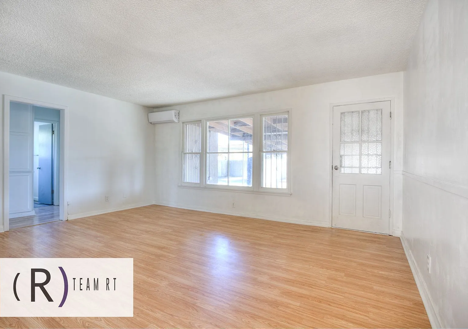 Renovated 3-Bedroom Front House at a Corner Lot with Ample Parking ! — Photo 2
