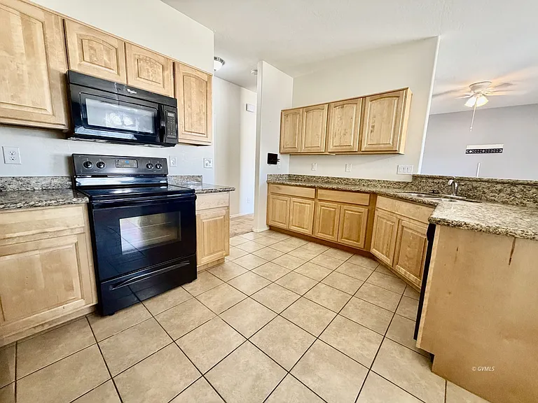 1721 N Eloisa Ln — Photo 9